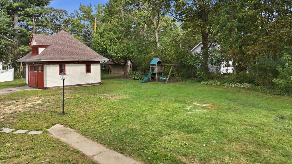 847 Center St Property Photo 41