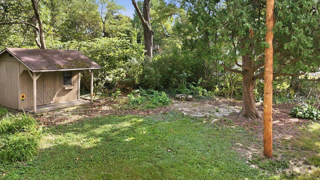 847 Center St Property Photo 43