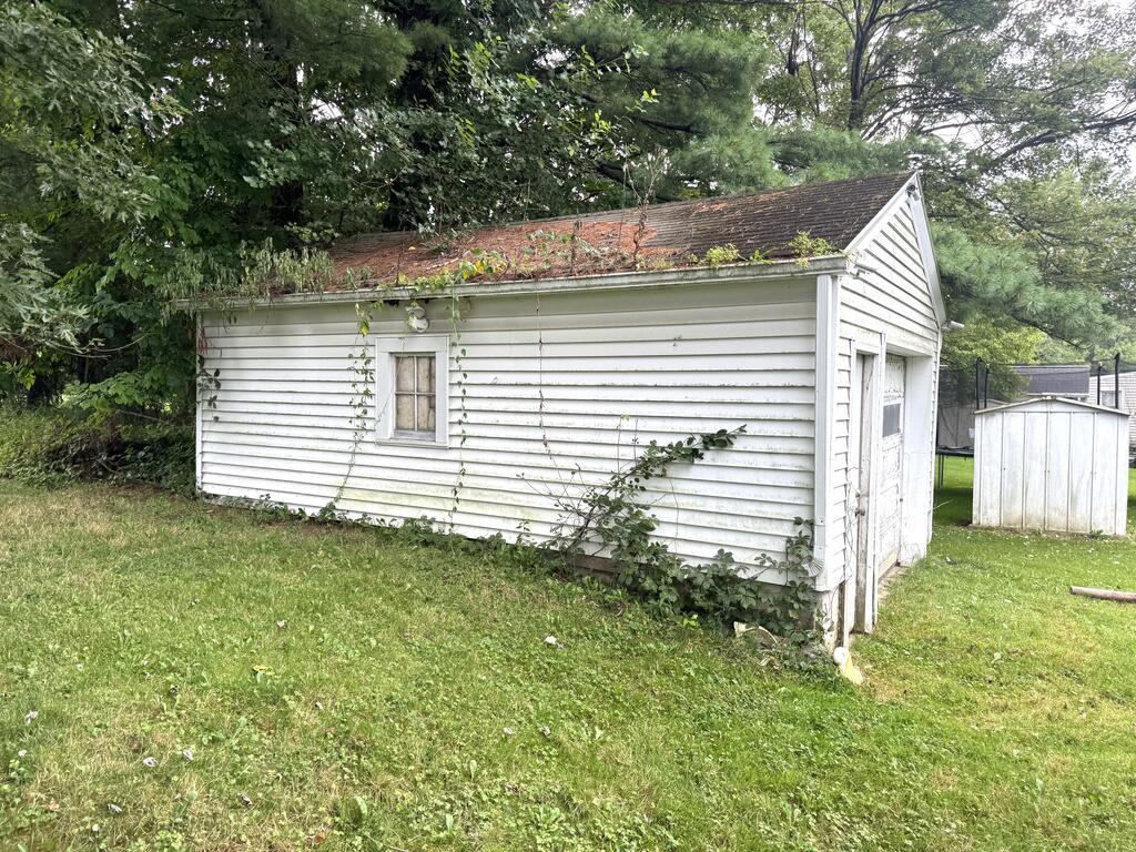 541 Burns St Property Photo 2