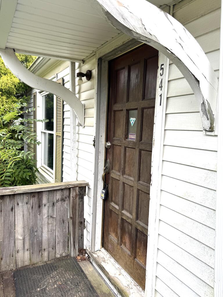 541 Burns St Property Photo 7