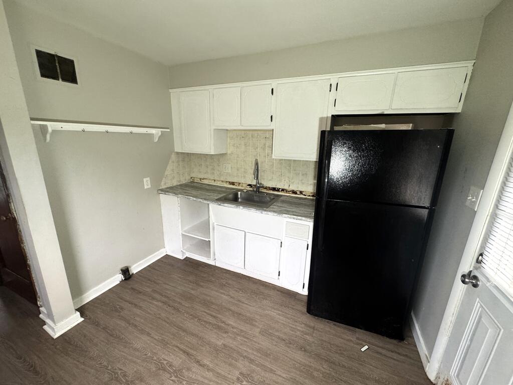 541 Burns St Property Photo 13