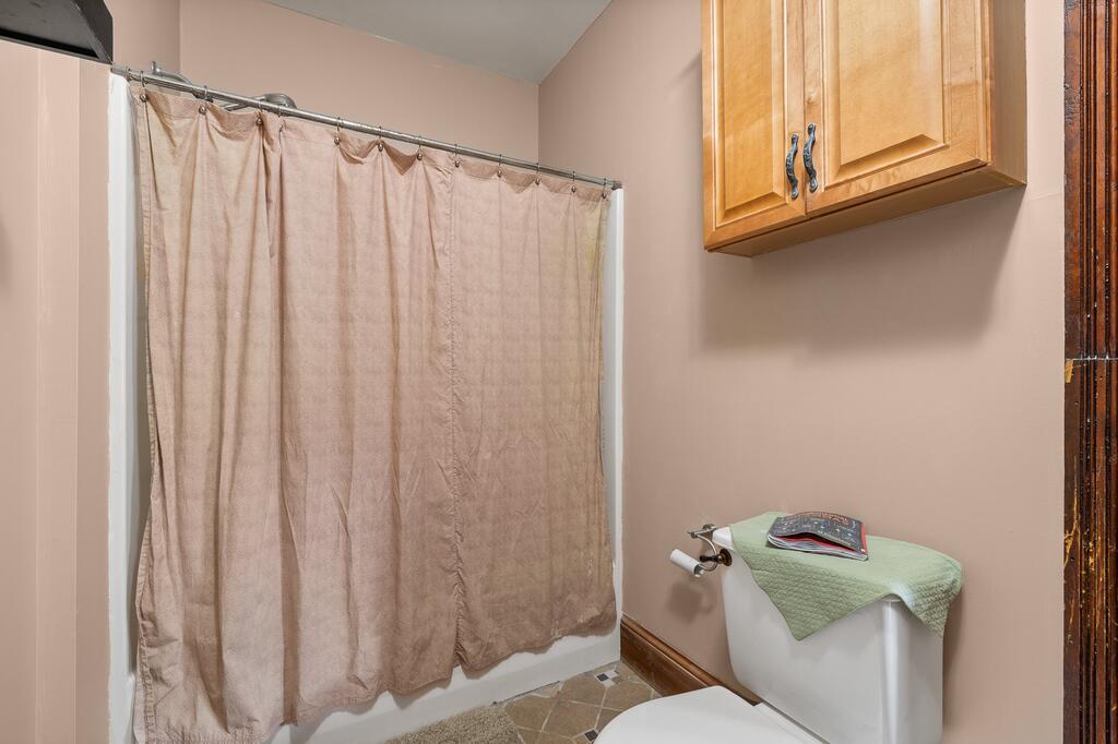 99 W. Main St Property Photo 14