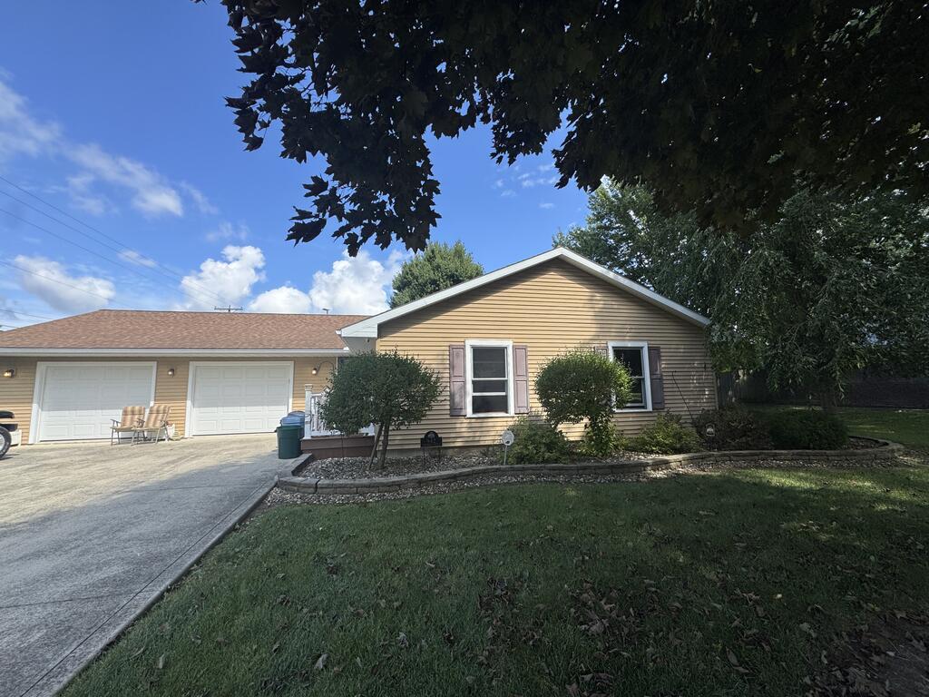 942 Victoria Drive Property Photo 1