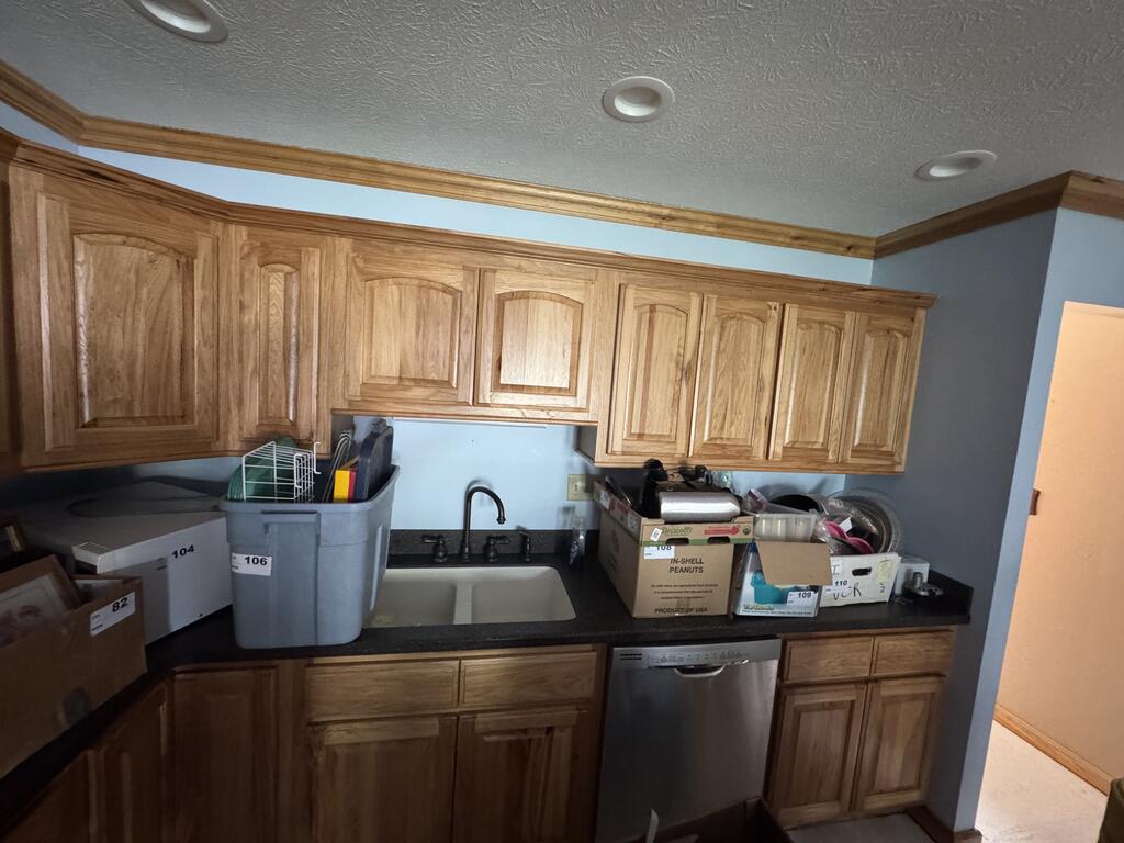 942 Victoria Drive Property Photo 12