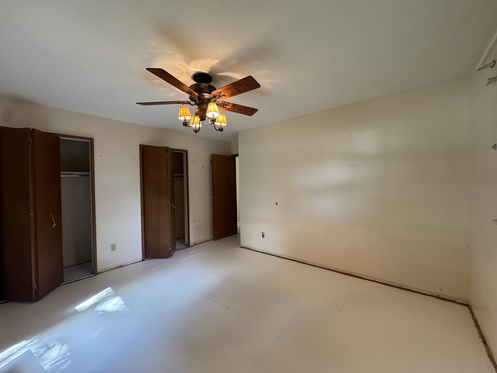 942 Victoria Drive Property Photo 14