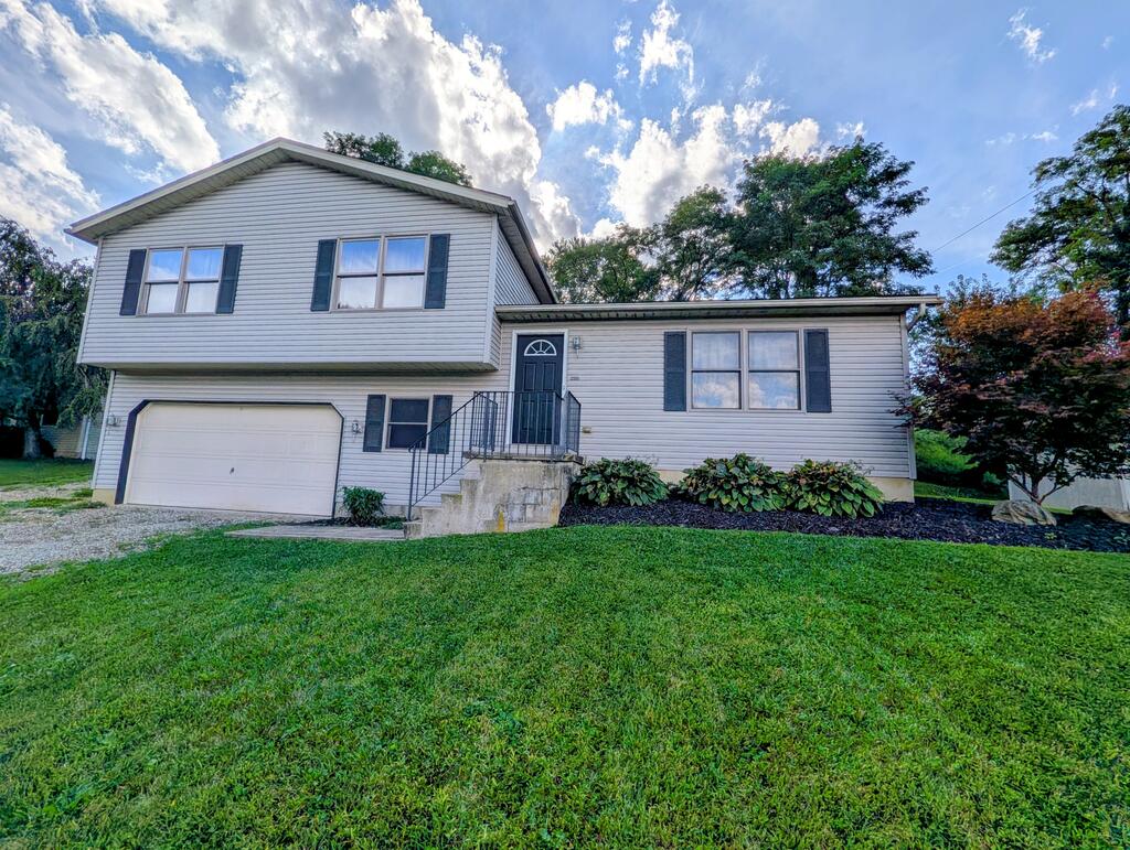 2555 Derick St. Property Photo 1