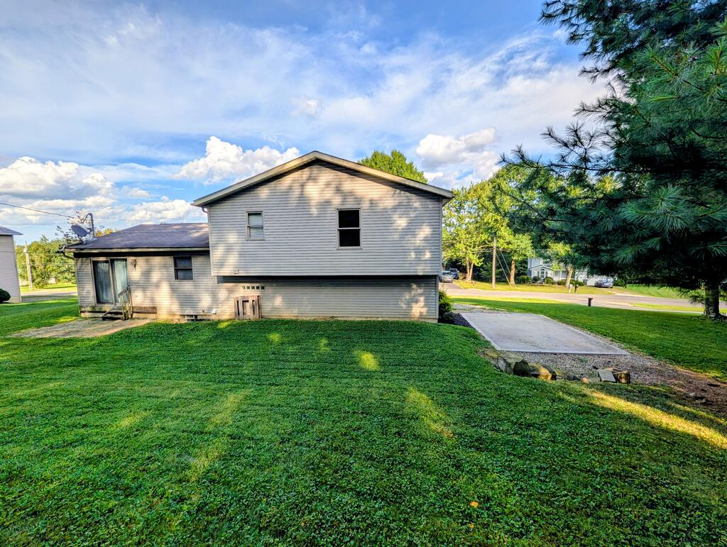2555 Derick St. Property Photo 2
