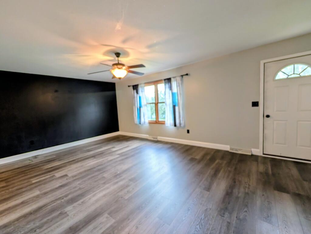 2555 Derick St. Property Photo 9