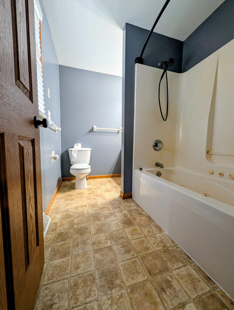 2555 Derick St. Property Photo 14