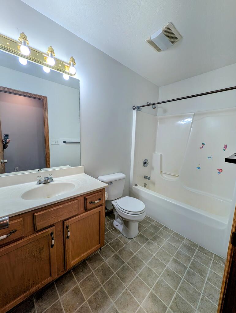 2555 Derick St. Property Photo 19