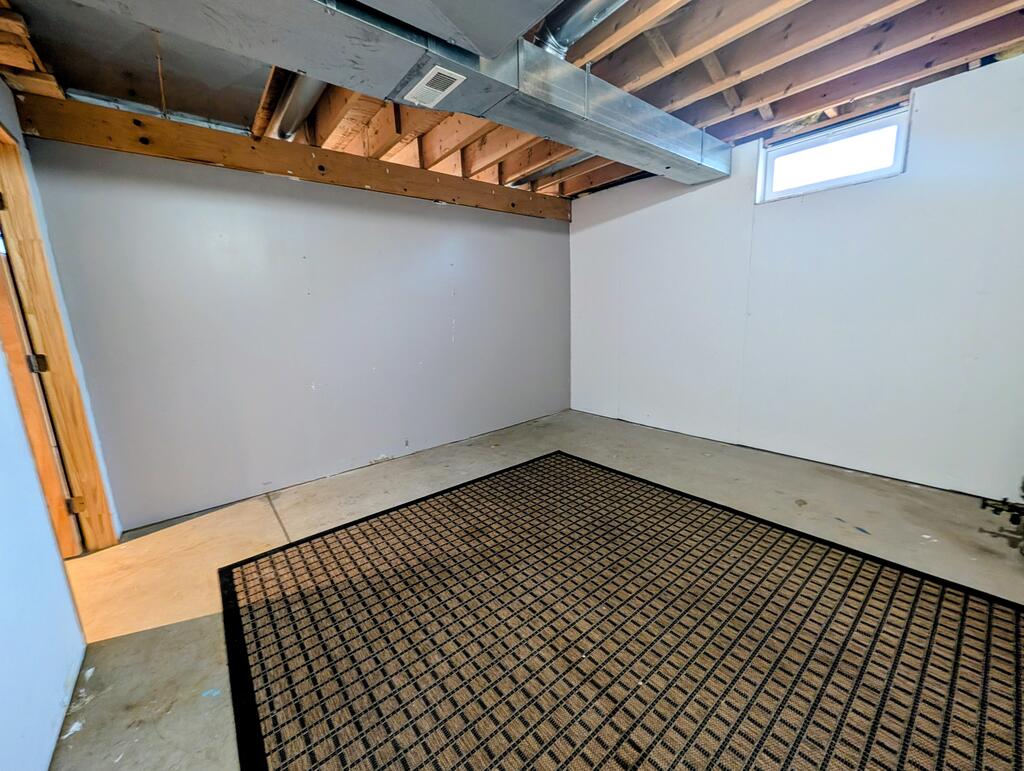 2555 Derick St. Property Photo 20
