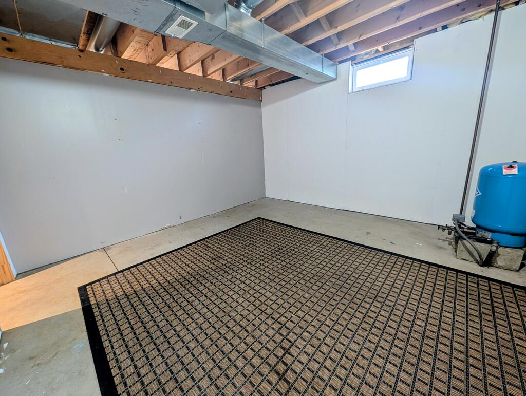 2555 Derick St. Property Photo 21