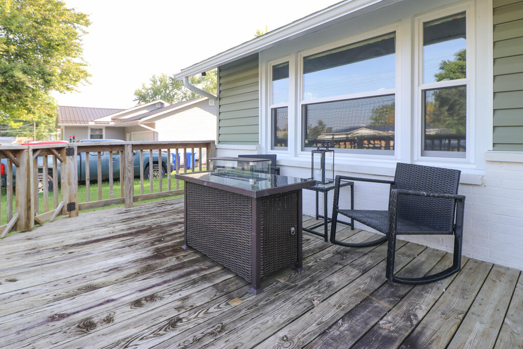 1104 Walcrest Property Photo 6