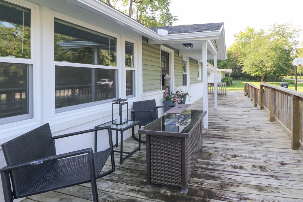 1104 Walcrest Property Photo 7