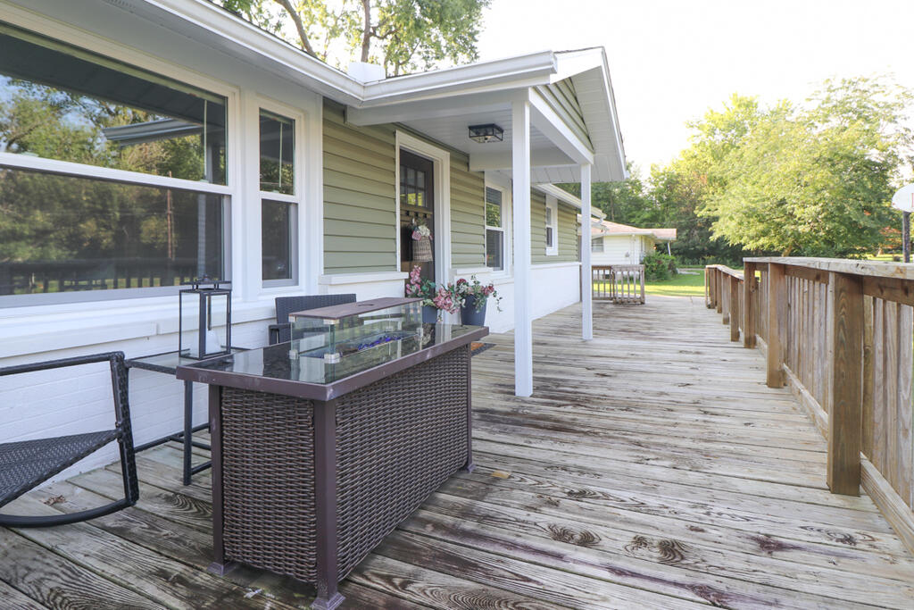 1104 Walcrest Property Photo 8