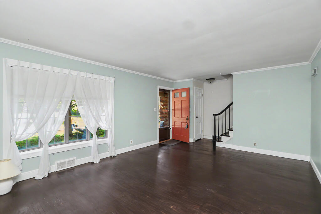 624 Barnard Avenue Property Photo 3