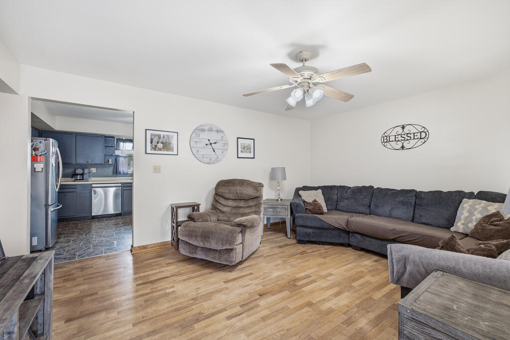 404 E Irving St Property Photo 5