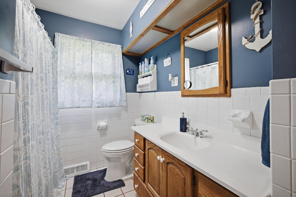 404 E Irving St Property Photo 13