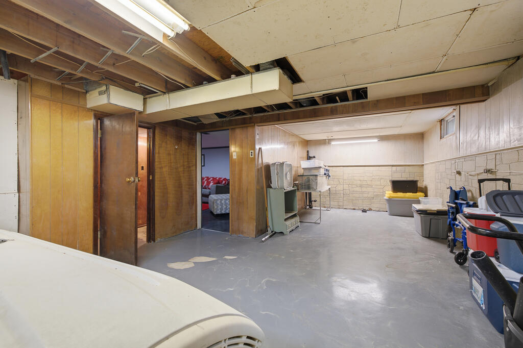 404 E Irving St Property Photo 17