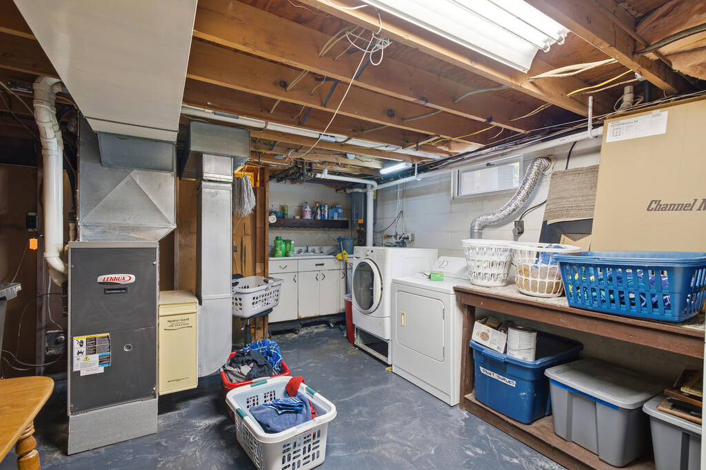404 E Irving St Property Photo 18