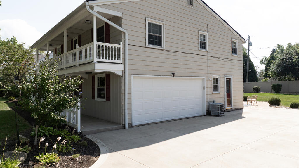521 Chevy Chase Property Photo 4