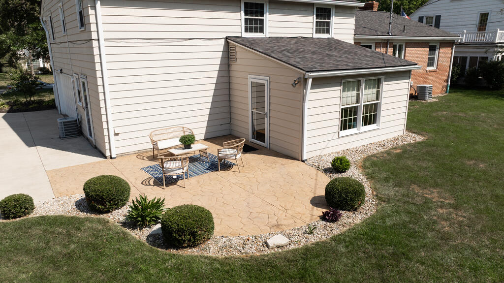 521 Chevy Chase Property Photo 7