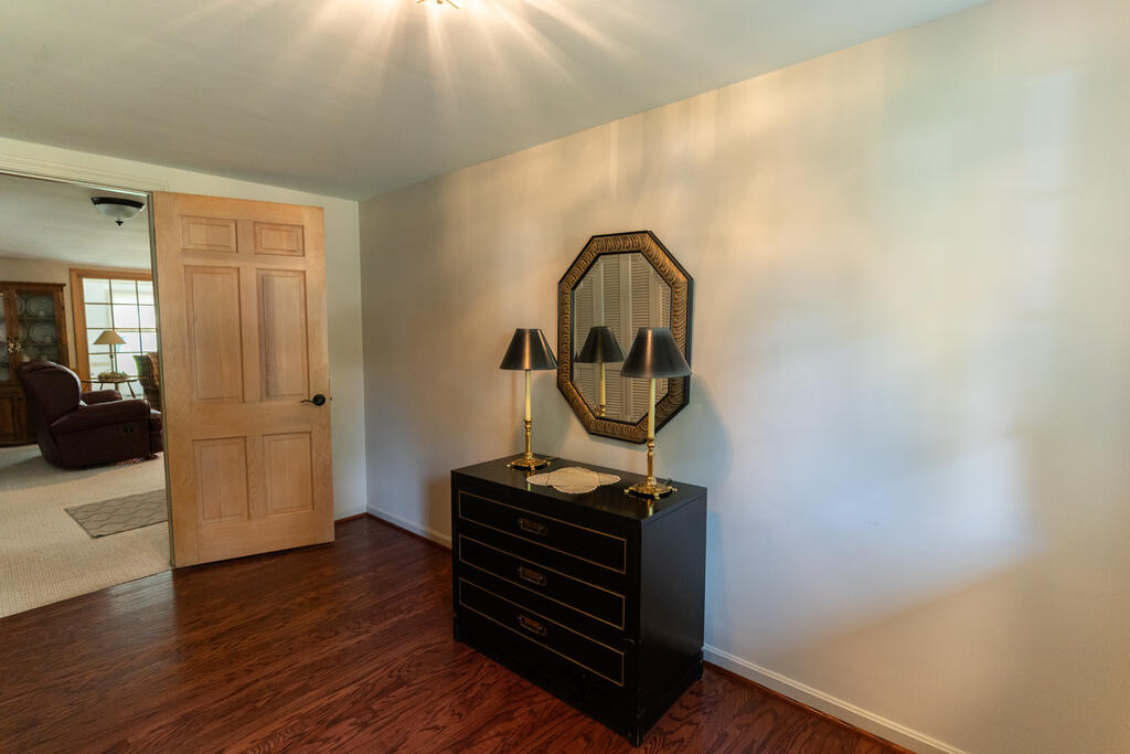 521 Chevy Chase Property Photo 15