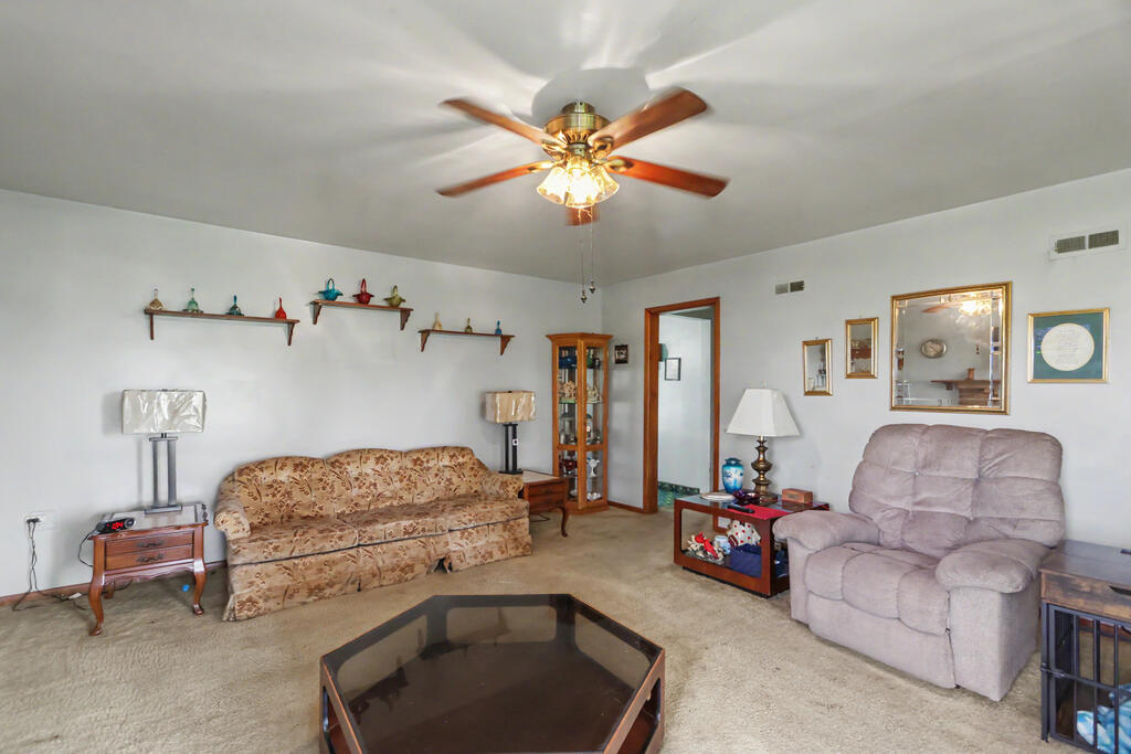 1627 Beck Road Property Photo 3