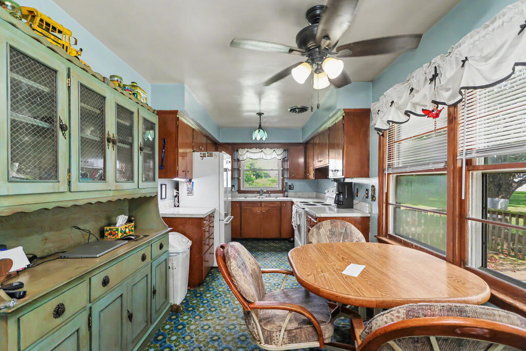 1627 Beck Road Property Photo 5