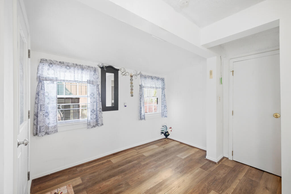118 Chilton Ave. Property Photo 8