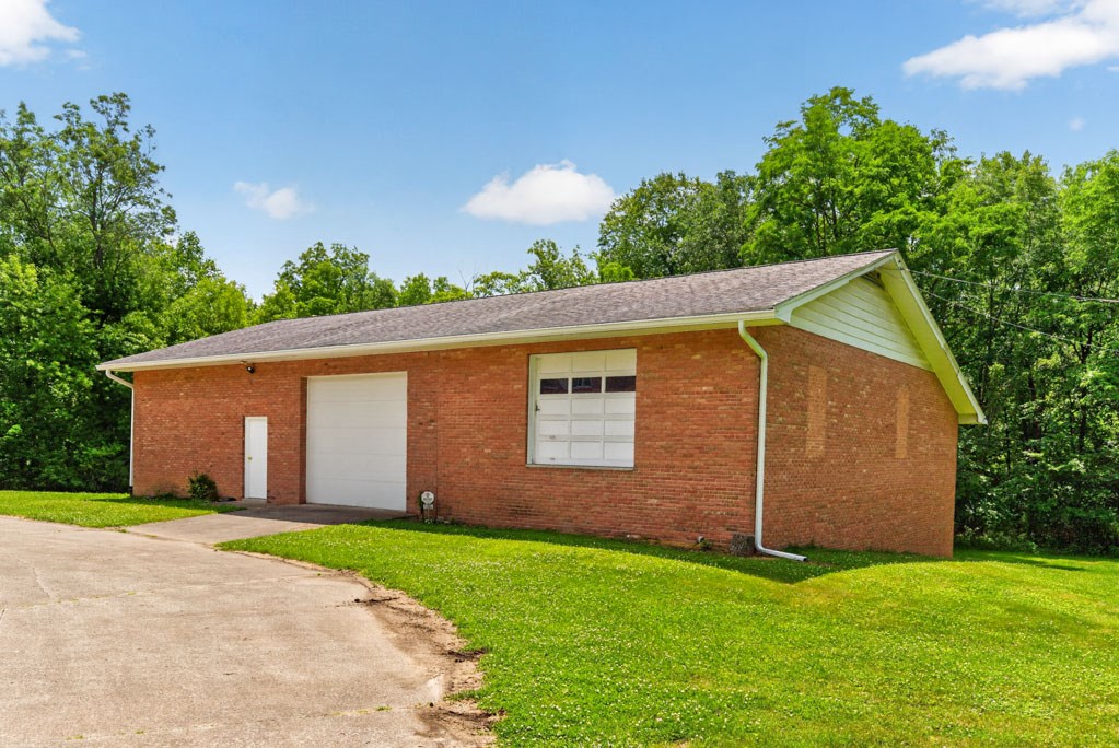 1265 Larchwood Rd Property Photo 5