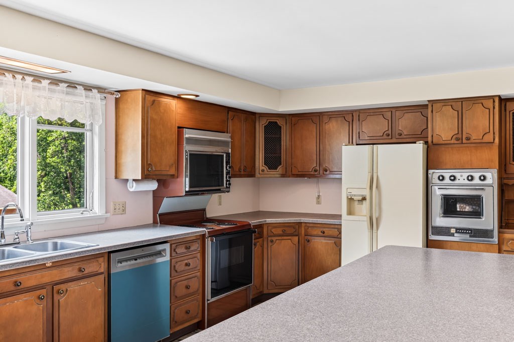 1265 Larchwood Rd Property Photo 40