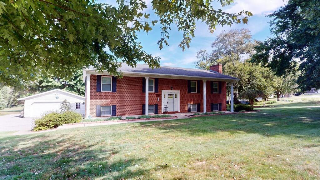 290 Willow Drive Property Photo 1