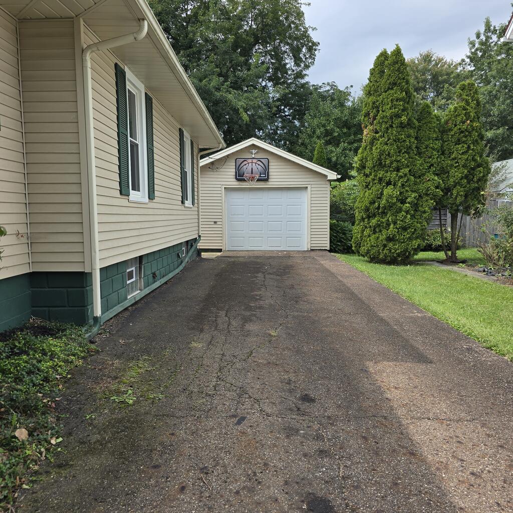 528 Henry Property Photo 2