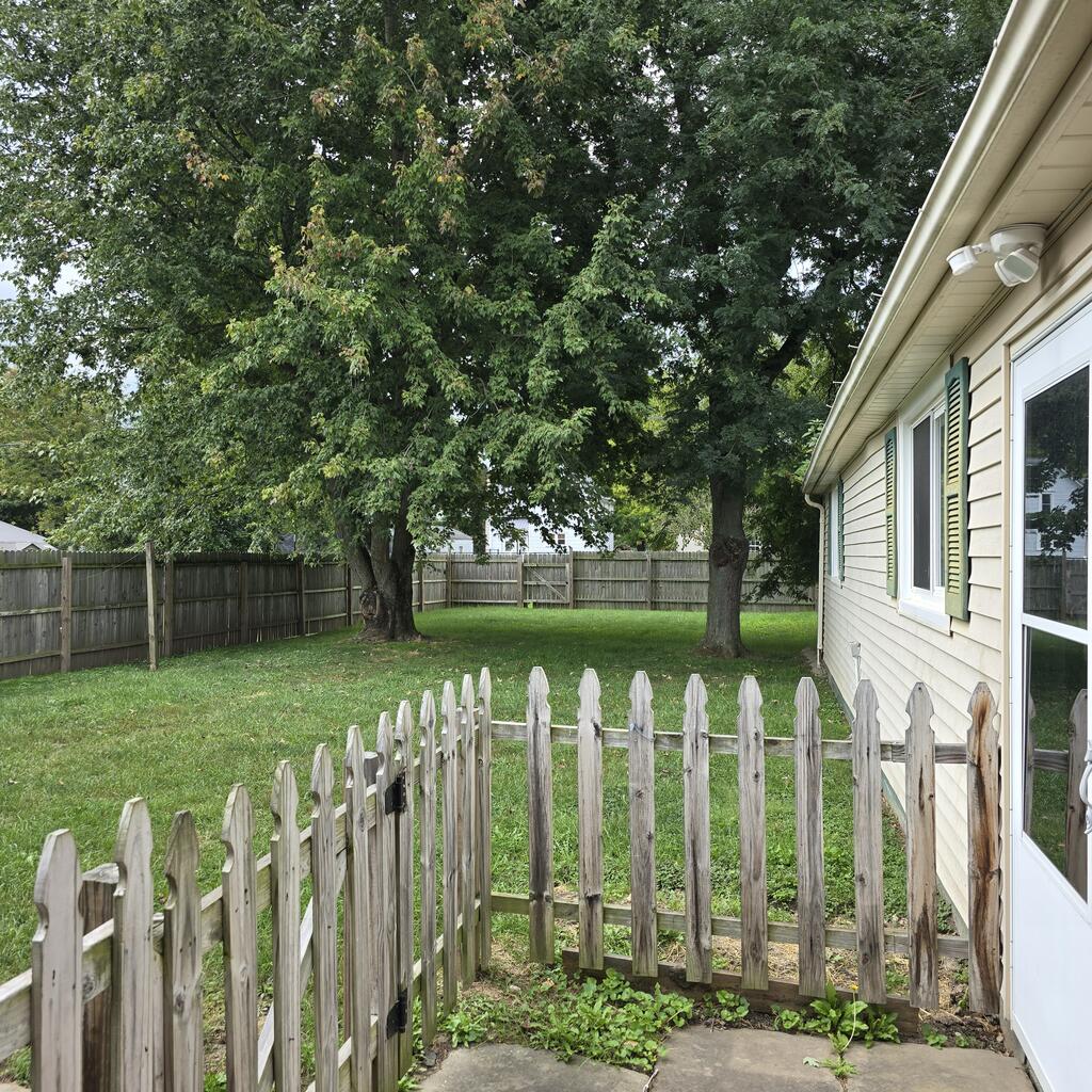 528 Henry Property Photo 3