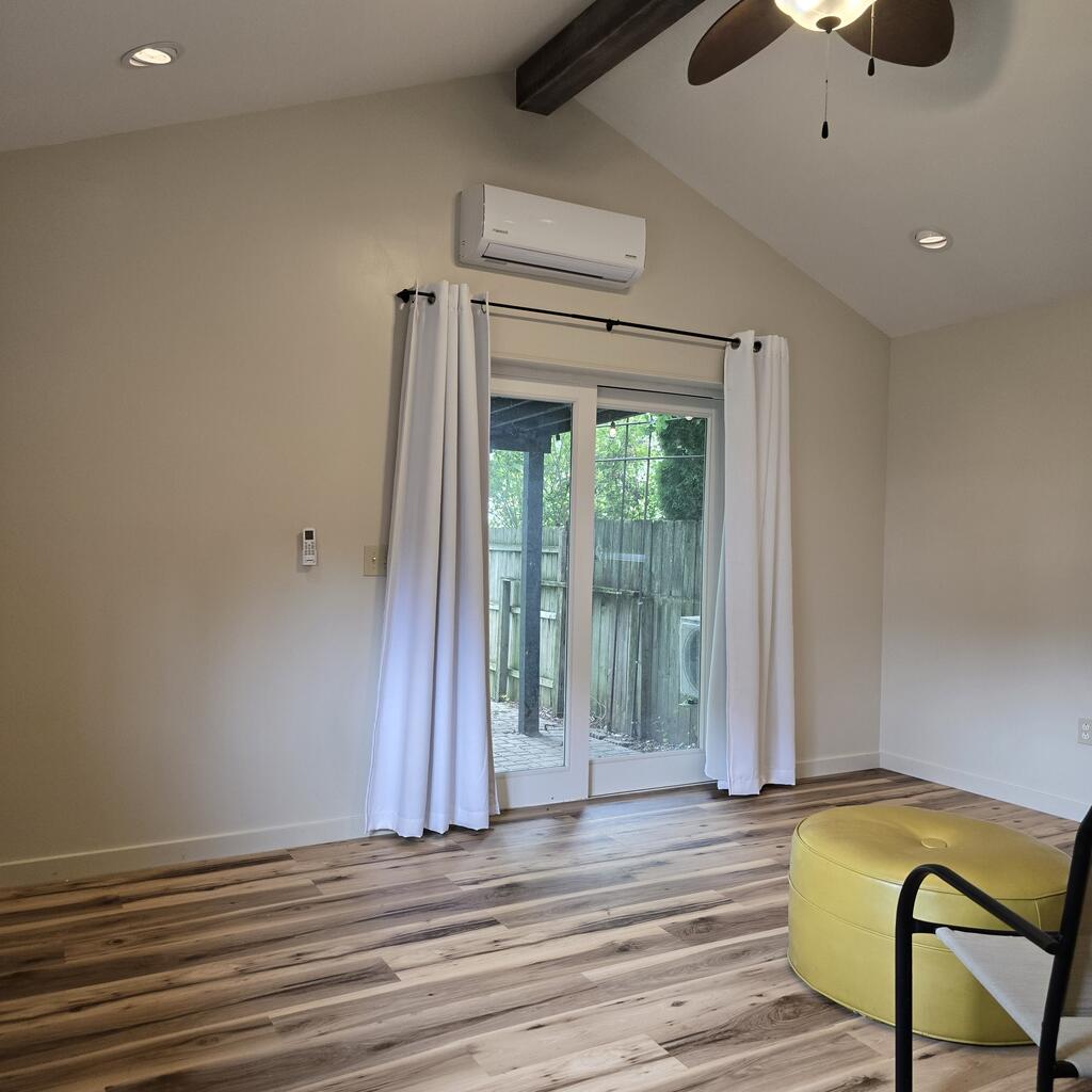 528 Henry Property Photo 6
