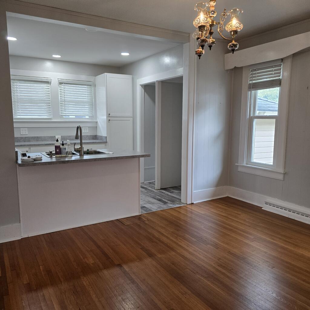 528 Henry Property Photo 9