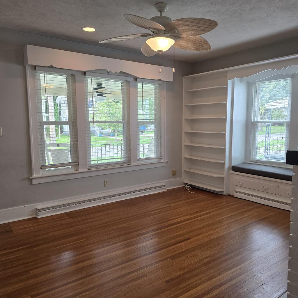 528 Henry Property Photo 11