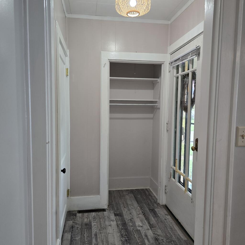 528 Henry Property Photo 14