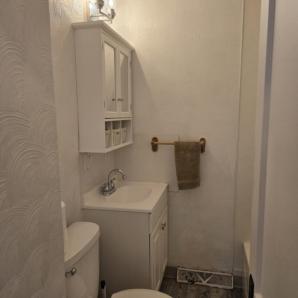 528 Henry Property Photo 16