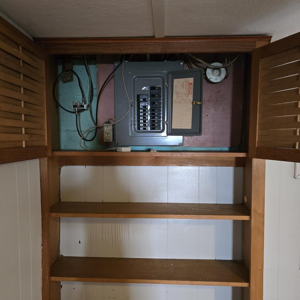 528 Henry Property Photo 22