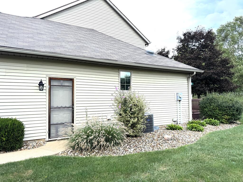 99 Devonshire Ct. Property Photo 6
