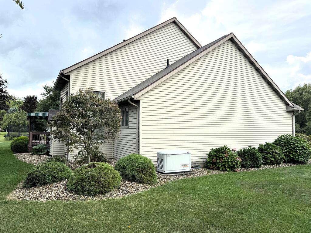 99 Devonshire Ct. Property Photo 9