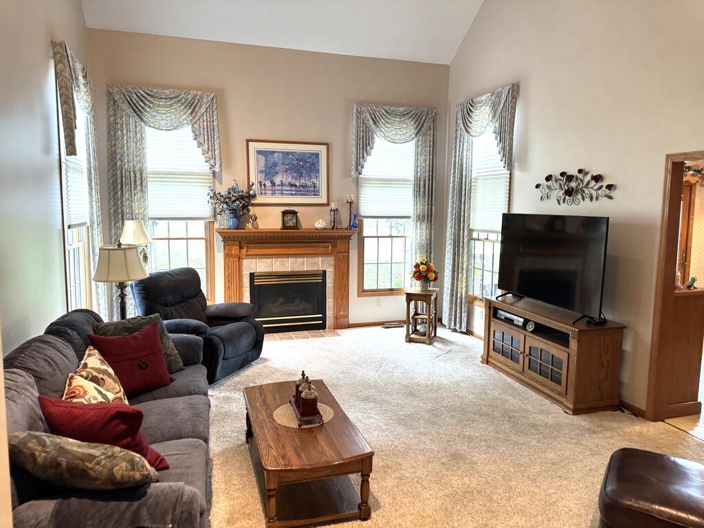 99 Devonshire Ct. Property Photo 15