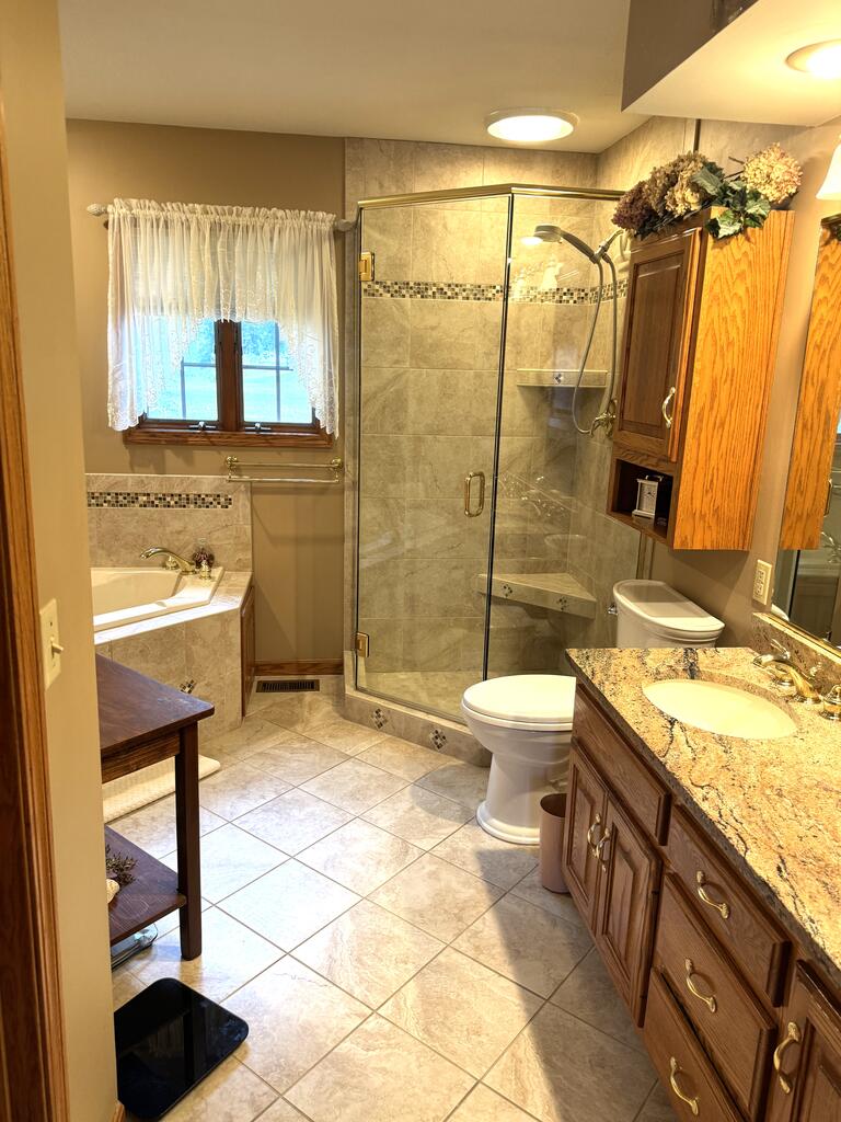 99 Devonshire Ct. Property Photo 29
