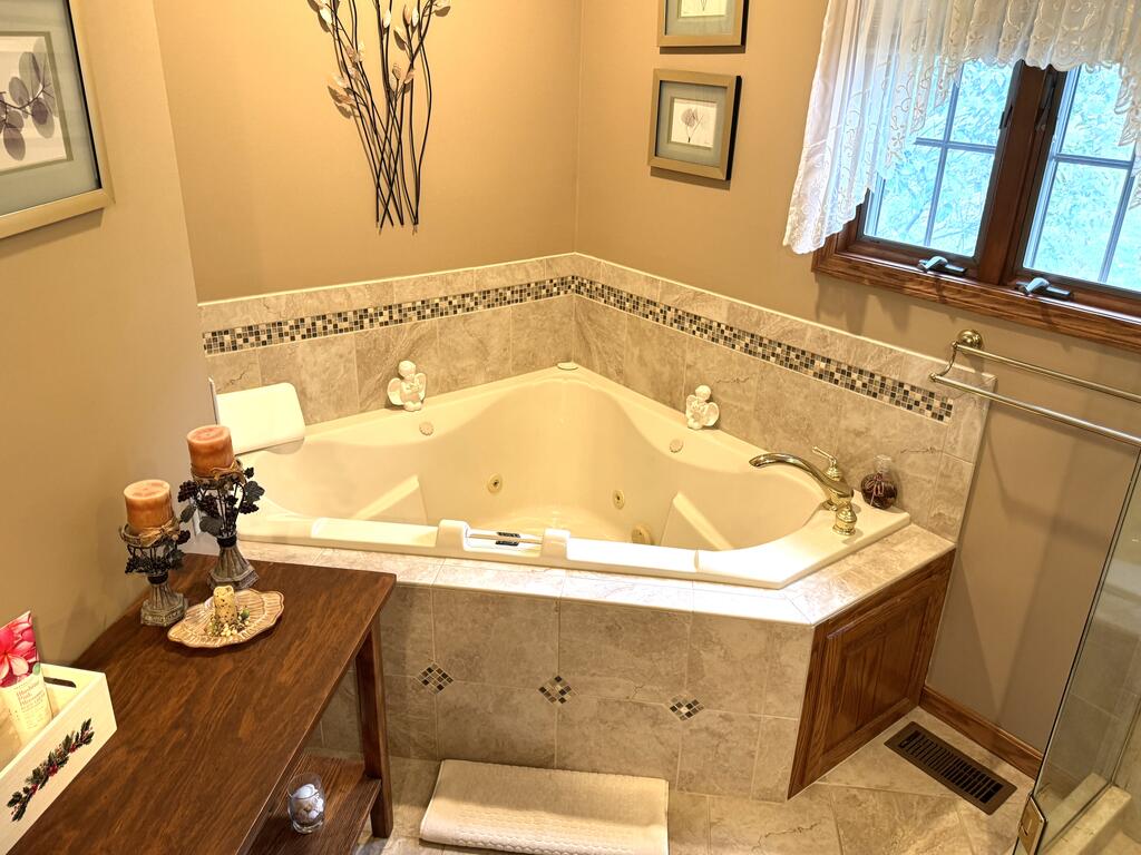 99 Devonshire Ct. Property Photo 30
