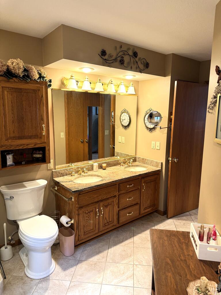 99 Devonshire Ct. Property Photo 33
