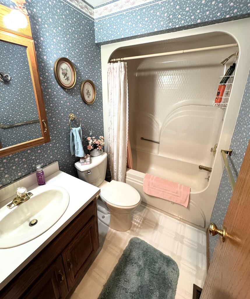99 Devonshire Ct. Property Photo 37