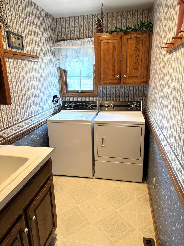 99 Devonshire Ct. Property Photo 39
