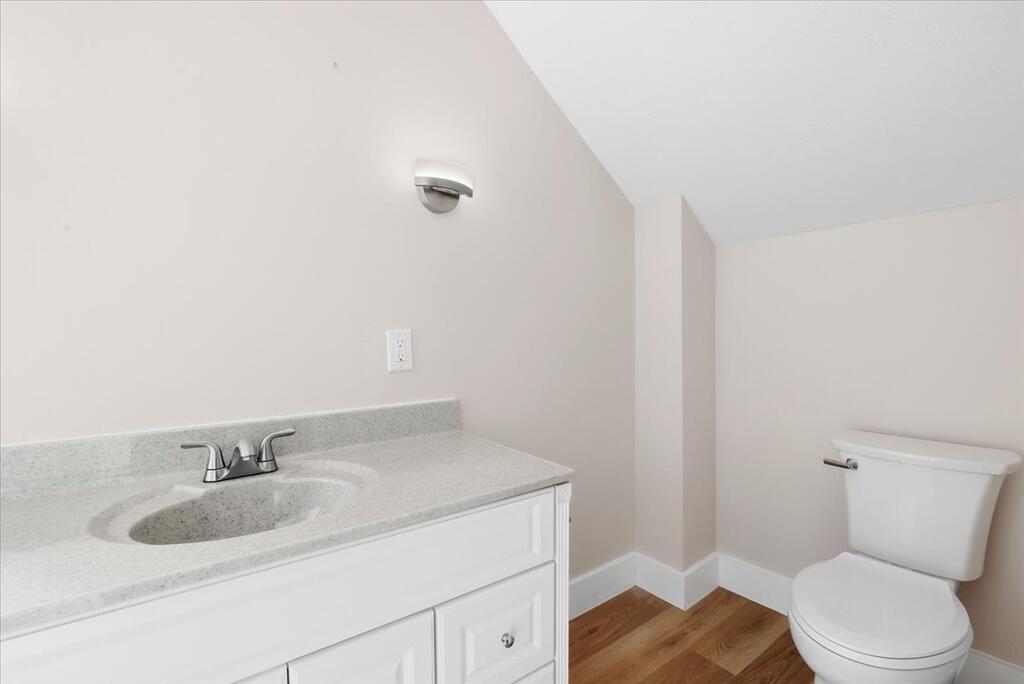 719 W Main St Property Photo 12